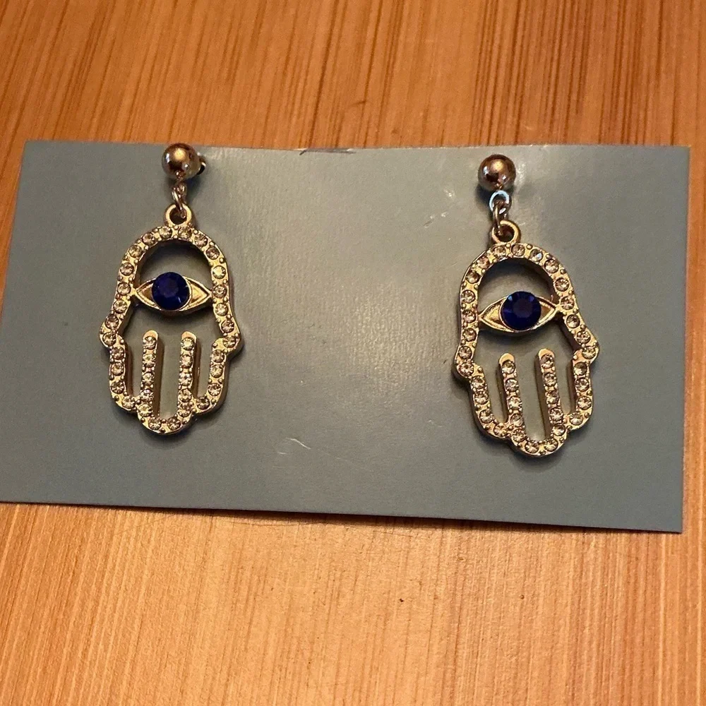 Beautiful pair of unique earrings!   Brand New!